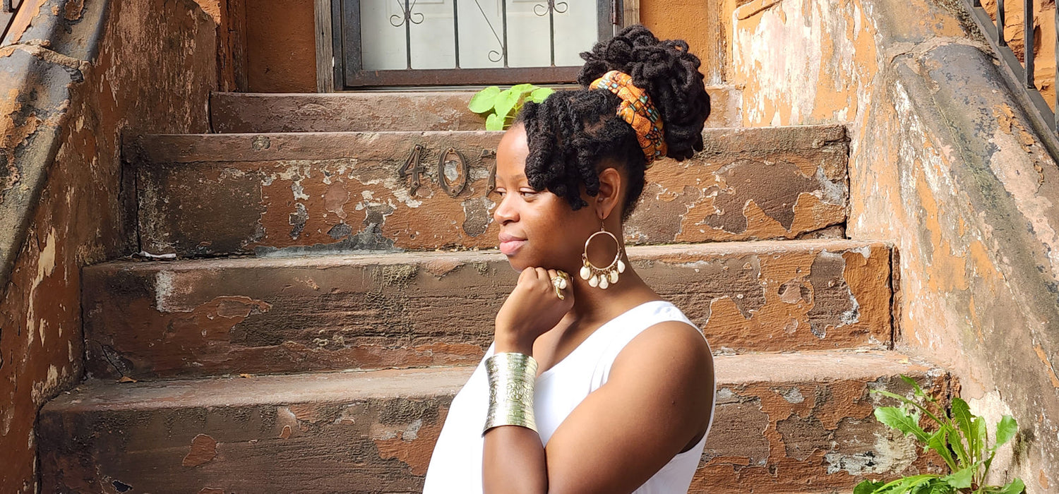 Model Anne in the Moldable Hair Tie