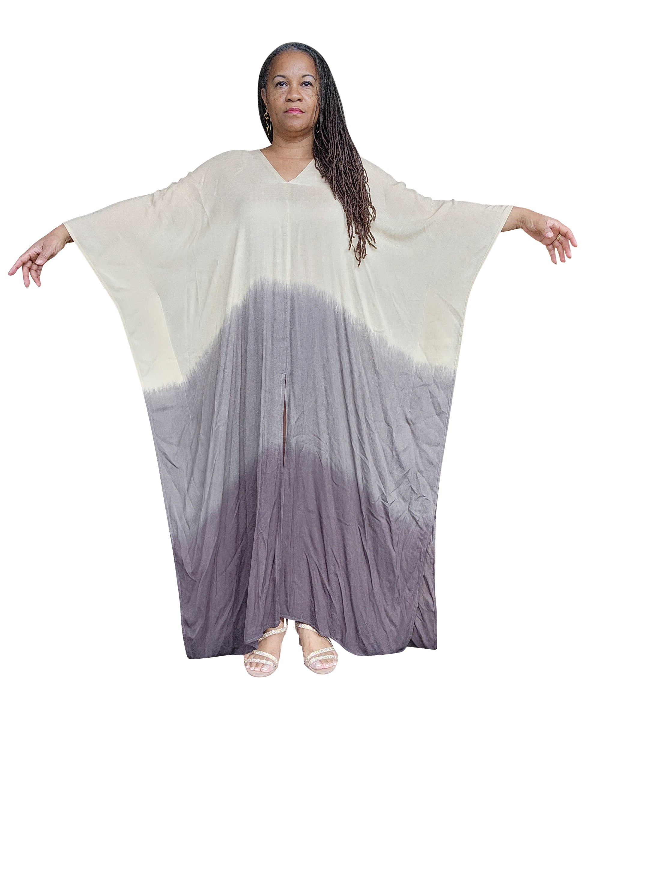 Wide-sleeved hand-dyed kaftan maxi dress in beige and gray with a front slit. A fashionable and breathable choice for summer and spring.
