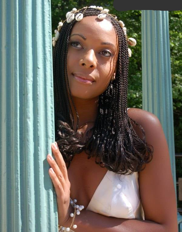 woman with brown Boho Box Braid Crochet Hair and curly ends