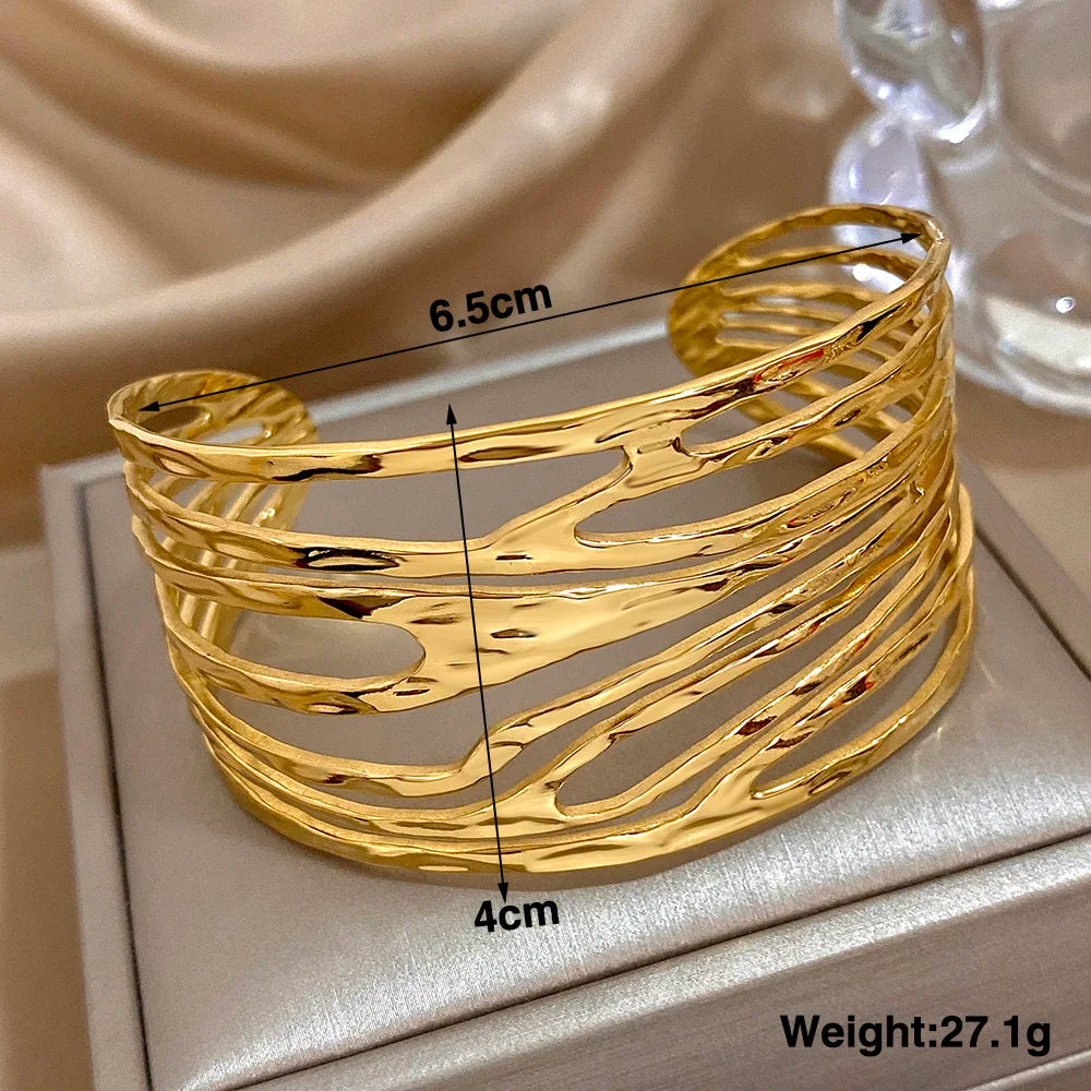 Gold Irregular Hair Cuff with 6.5 cm diameter and 4 cm width, modern geometric shape