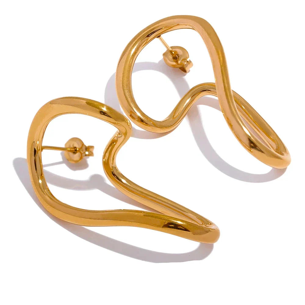 Gold twisted stud earrings with an abstract design, crafted from stainless steel with PVD real gold plating. Elegant and modern jewelry for women.