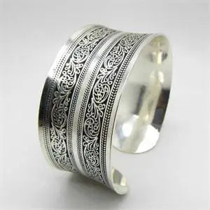Elegant vintage-style cuff bracelet for women with intricate metalwork, offering a classic and refined accessory for any occasion.
