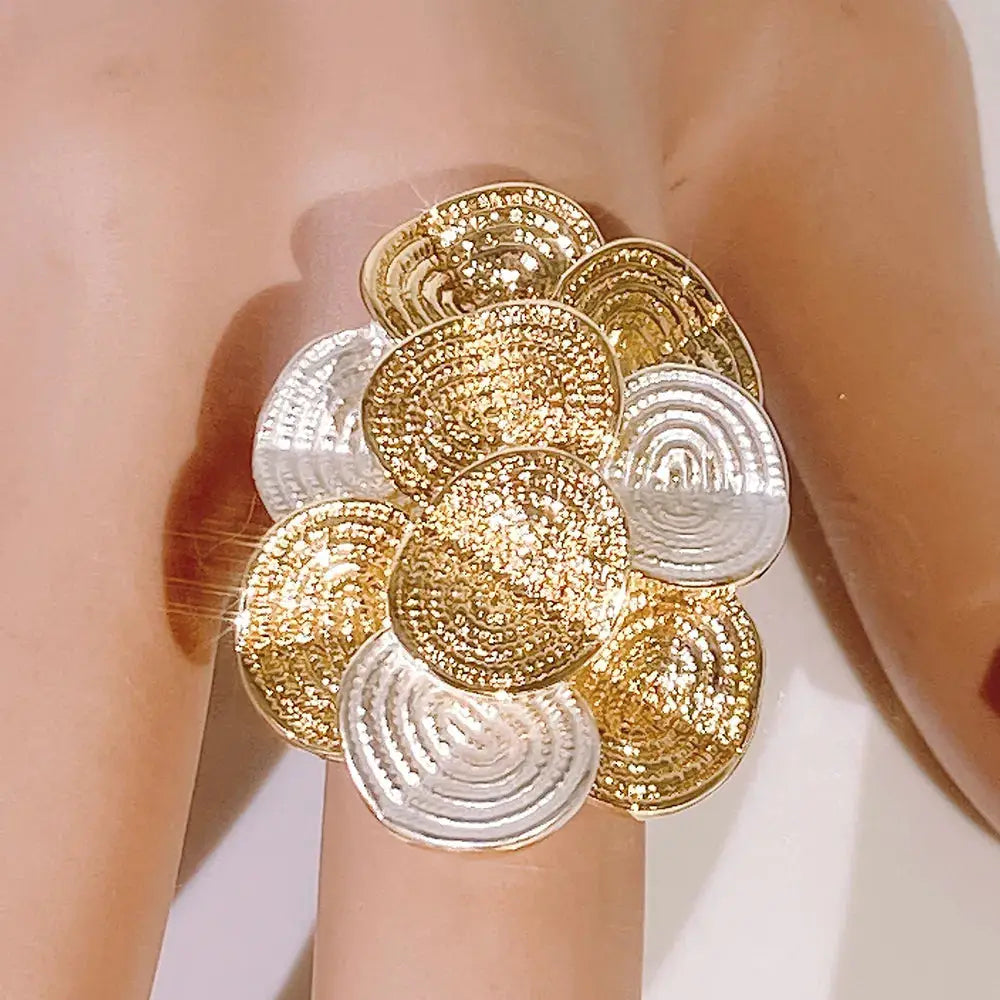 Luxury Wedding Ring 18K Gold Silver Plated with flower design on finger. Elegant unisex jewelry ideal for bridal and party wear.