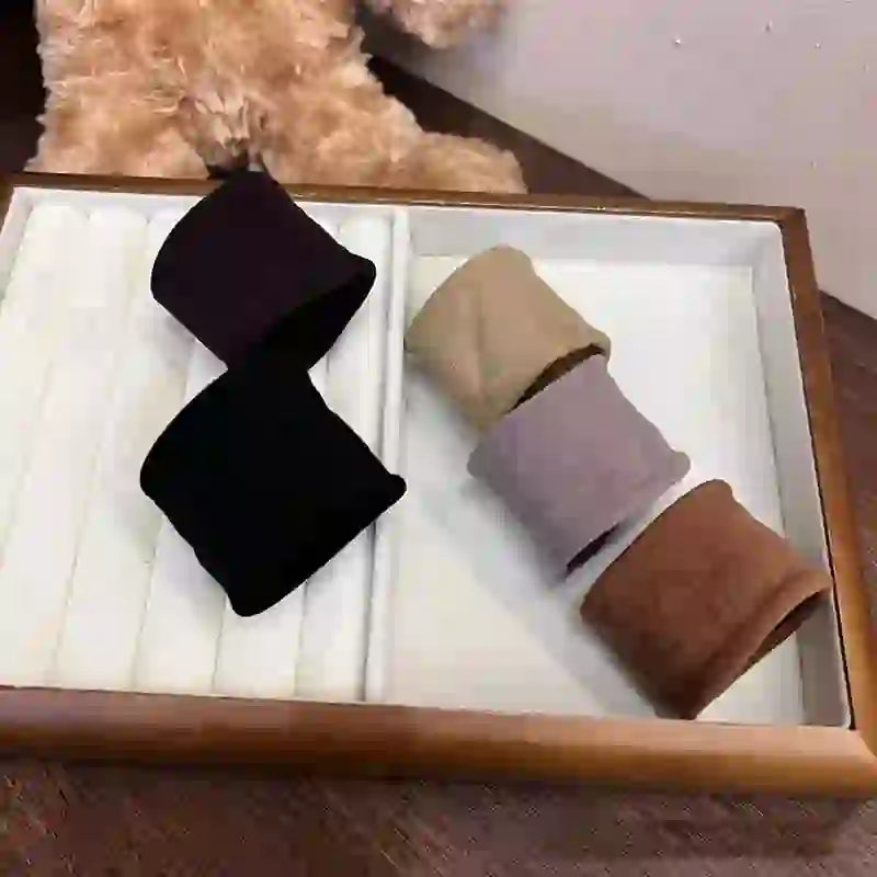 Set of wide non-damaging hairbands in neutral tones for locs and braids. Soft, stretchable bands ideal for daily styling.