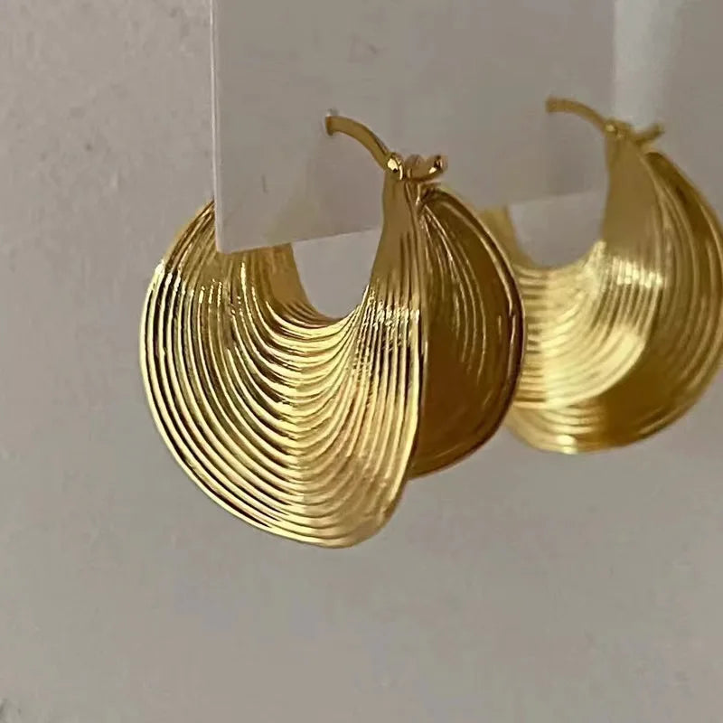 Spiral Ear Buckle Earrings gold