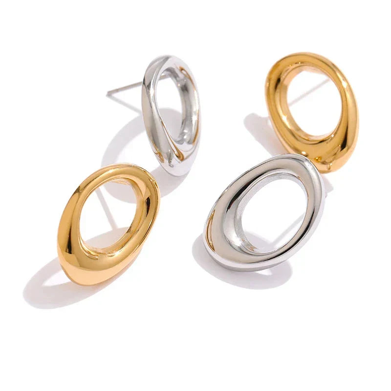 Elegant stainless steel round hollow stud earrings in gold and silver tones. Modern and vintage-inspired design for women’s fashion accessories.
