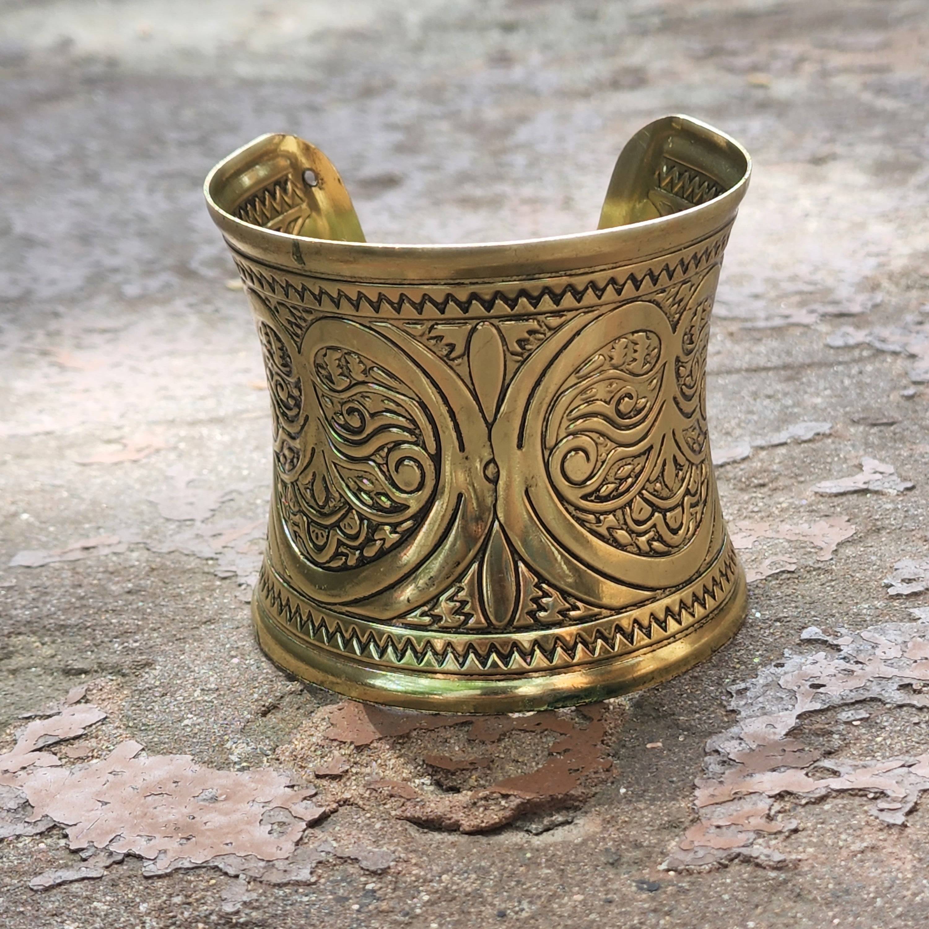 Classic Cuff for Locs and Braids Front Details Perfect for Memorial Day 2024