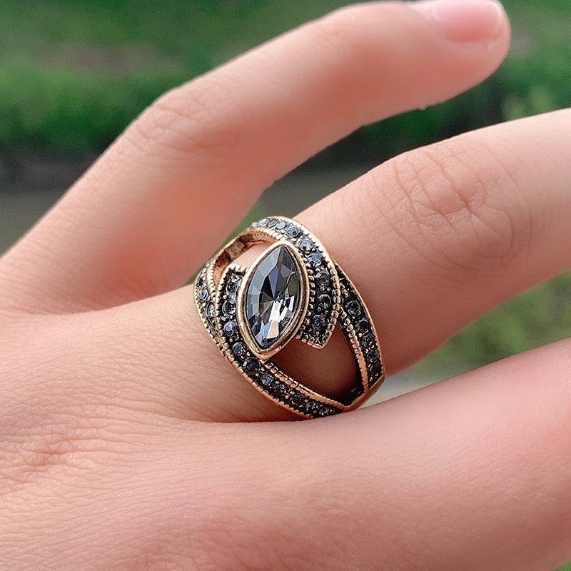 Super elegant and unique Zircon Stone Crystal Ring