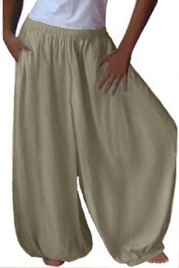 Off-white overall harem hippy pants with wide leg gaucho, plus size. Comfortable and stylish boho-style pants with an elastic waistband and pockets.