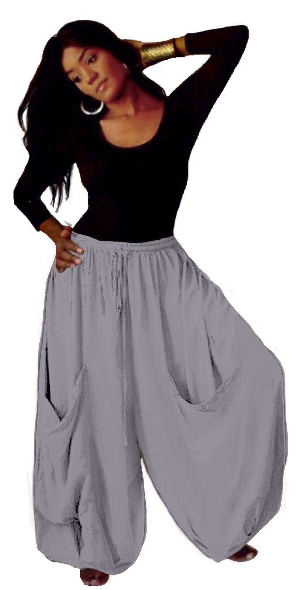 Light gray elastic waist wide-leg gauchos pants with drawstring and big pockets, perfect for casual and relaxed wear.