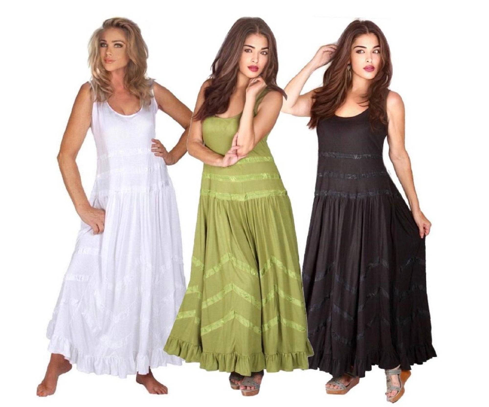 Vintage jersey maxi dress with stretch fabric and zig-zag trim, available in white, green, and black. Flowy boho style for all sizes.