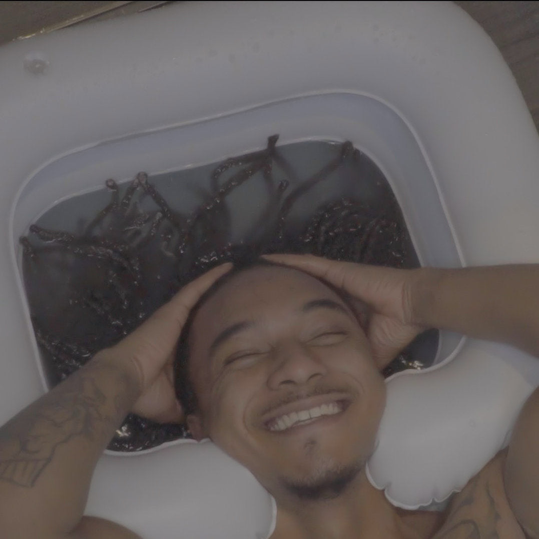 Man with locs using the Shampoo Basin to detox locs