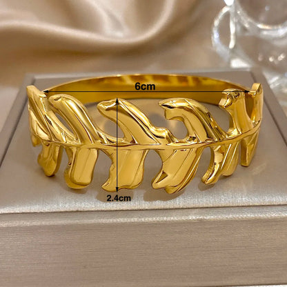 Gold Leaf Hair Cuff with 6 cm diameter and 2.4 cm width measurement