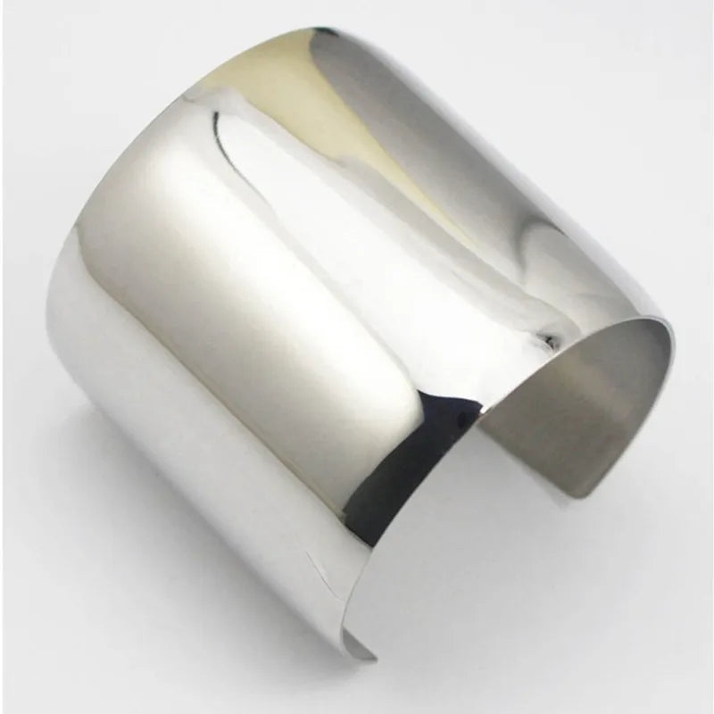 Side Vieuw of the  Wide Silver 316L Stainless Steel Cuff Bracelet