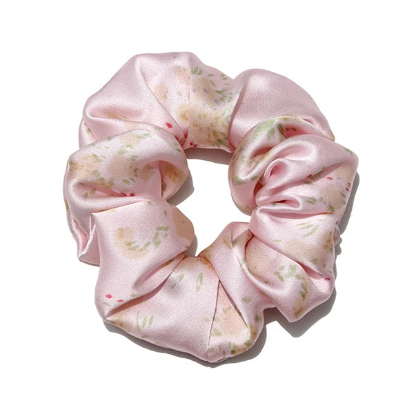 Champagne gold large mulberry silk scrunchie with a smooth, elegant finish. Premium silk hair tie for a luxurious and frizz-free hair hold.