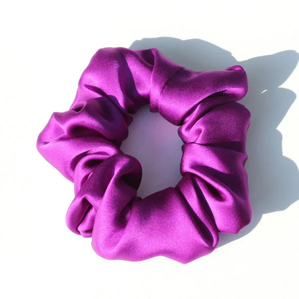 Classic white large mulberry silk scrunchie with a smooth, elegant texture. Premium silk hair tie for a timeless and frizz-free hair hold.