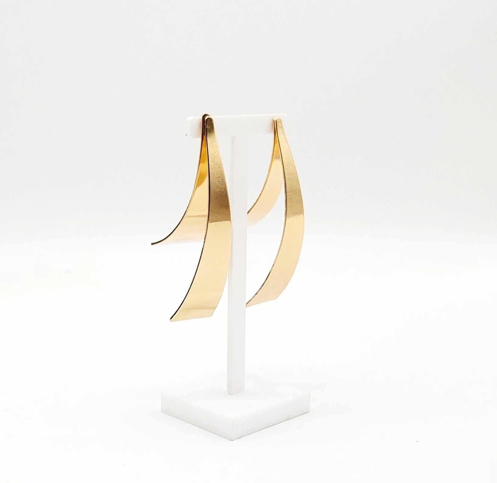 Elegant Sculptural Golden Sweep Earrings