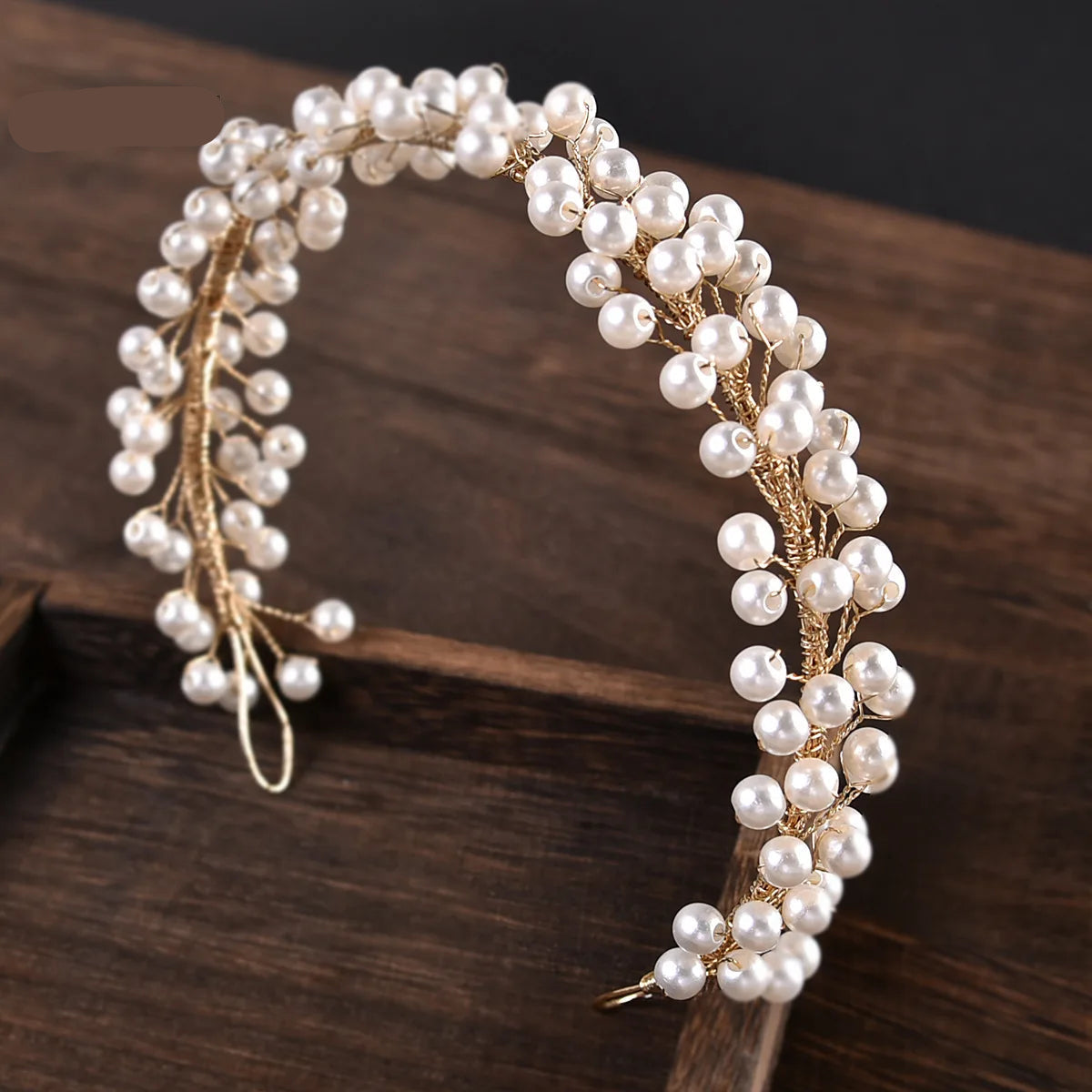 WHITE PEARL BRIDAL HEADBAND WITH GOLD WIRE, CLASSIC AND ELEGANT FOR BRIDES.