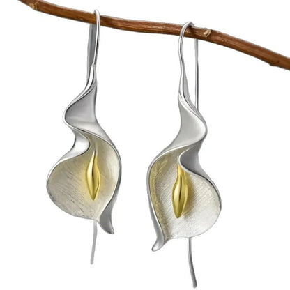 Calla Lily Flower Earrings For Women - WhatNaturalsLove.com