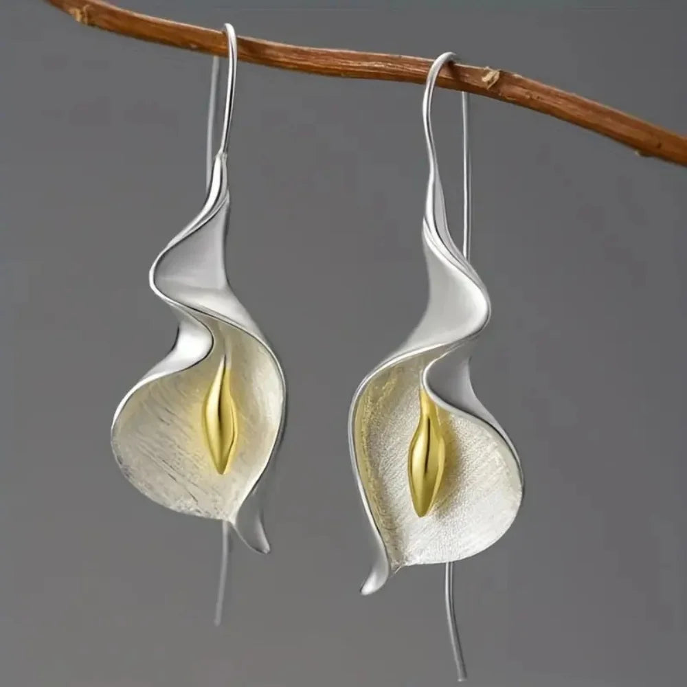Calla Lily Flower Earrings For Women - WhatNaturalsLove.com
