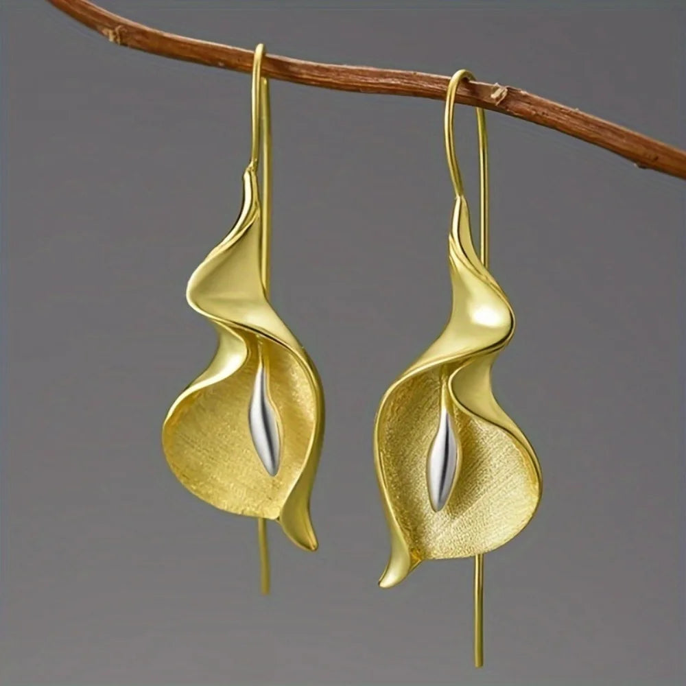 Calla Lily Flower Earrings For Women - WhatNaturalsLove.com