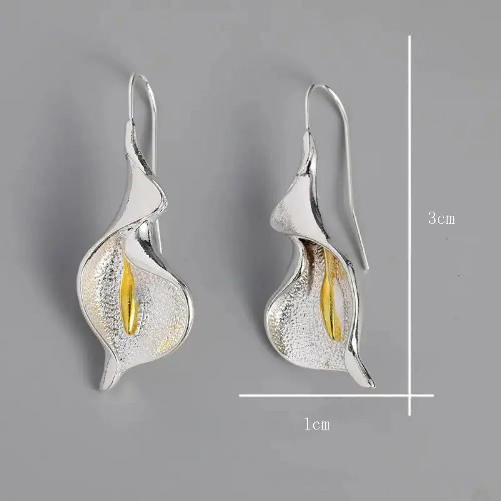 Calla Lily Flower Earrings For Women - WhatNaturalsLove.com