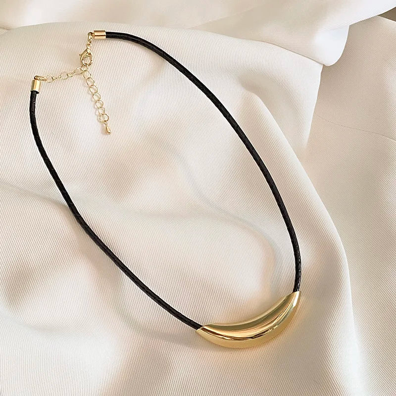 Minimalist Gold Herringbone Chain Necklace