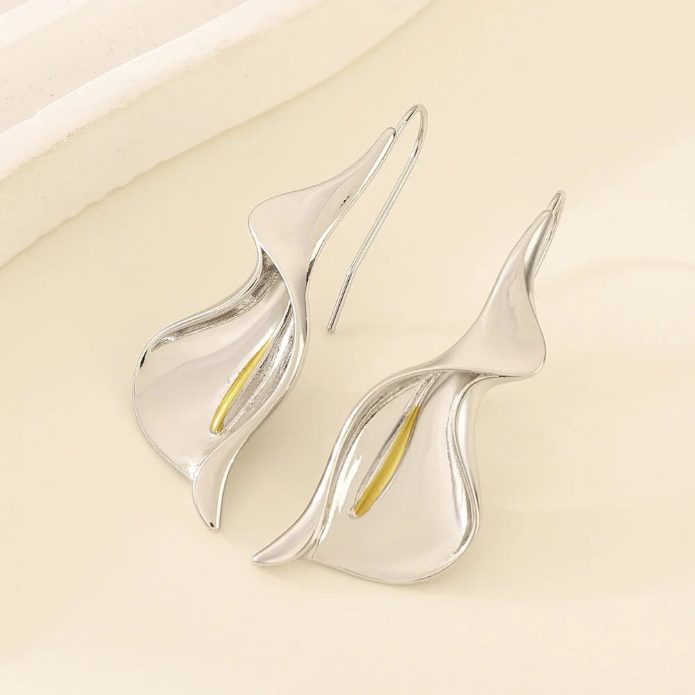 Calla Lily Flower Earrings For Women - WhatNaturalsLove.com