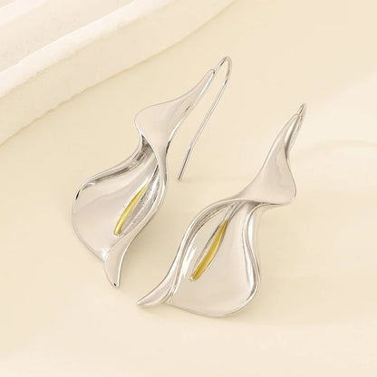 Calla Lily Flower Earrings For Women - WhatNaturalsLove.com