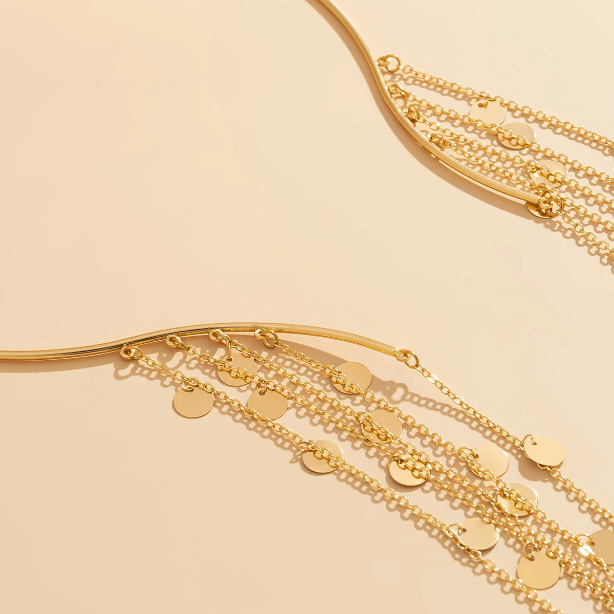 Collier ras du cou ouvert à long pompon avec perles