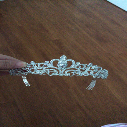Handgemaakte zilveren kroon met strass steentjes en parels