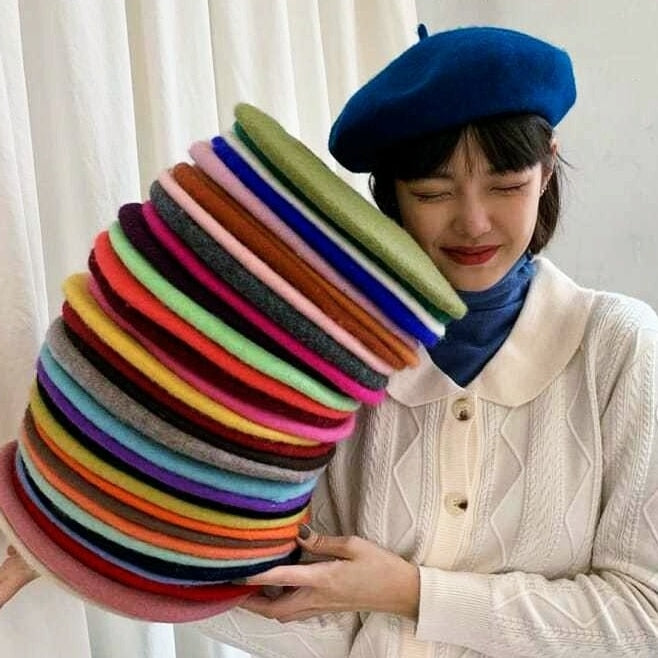 Wollen baretten voor dames in Franse kunstenaarsstijl